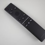 Samsung Q70R Smart Remote mit drei zusätzlichen Tasten